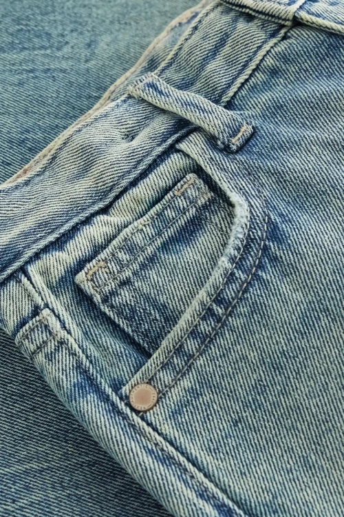 Next-chlopiece-jeansowe-spodnie-jeans-szeroka-nogawka-zblizenie.webp