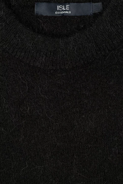 Isle-Ewm-czarny-damski-blogerski-sweter-imitacja-welny-zblizenie3.webp