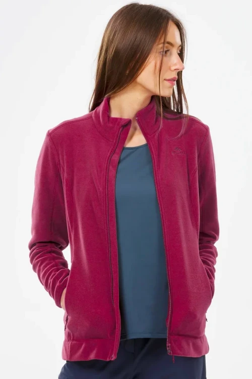 Decathlon-quechua-bordowa-damska-bluza-polarowa-na-zamek-modelka-przod.webp
