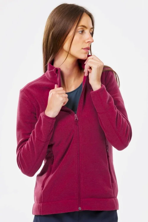 Decathlon-quechua-bordowa-damska-bluza-polarowa-na-zamek-modelka-przod2.webp