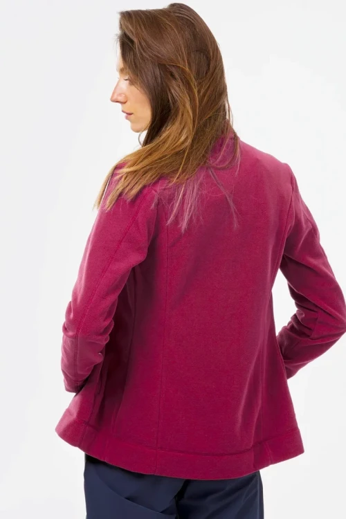 Decathlon-quechua-bordowa-damska-bluza-polarowa-na-zamek-modelka-tyl.webp