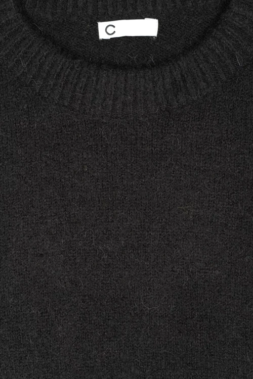 Cubus-czarny-cieply-sweter-z-welna-zblizenie.webp