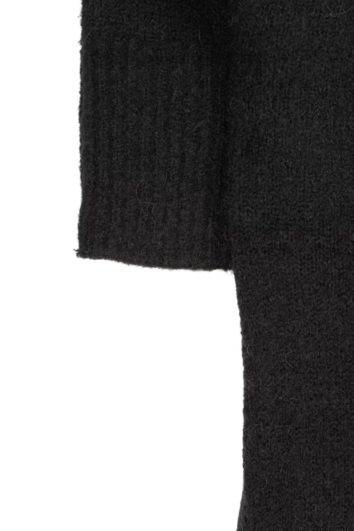 Cubus-czarny-cieply-sweter-z-welna-zblizenie2.webp