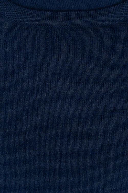 Zara-granatowy-poldlugi-sweter-szyfon-zblizenie.webp