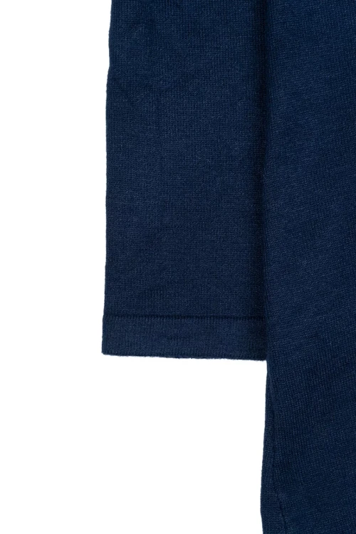 Zara-granatowy-poldlugi-sweter-szyfon-zblizenie2.webp