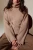 New-Look-camel-sweter-golf-modelka-przod3.webp