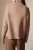 New-Look-camel-sweter-golf-modelka-tyl.webp