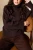 New-Look-kasztanowy-sweter-golf-modelka-przod.webp