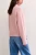 New-Look-rozowy-sweter-golf-modelka-tyl.webp