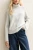 New-Look-szary-sweter-golf-modelka-przod.webp