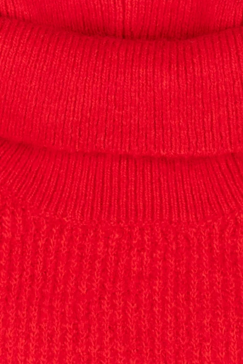 Primark-czerwony-sweter-golf-welna-zblizenie.webp