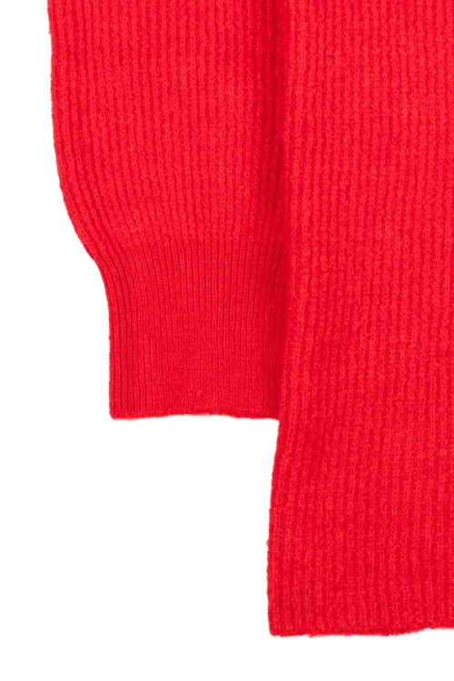 Primark-czerwony-sweter-golf-welna-zblizenie3.webp