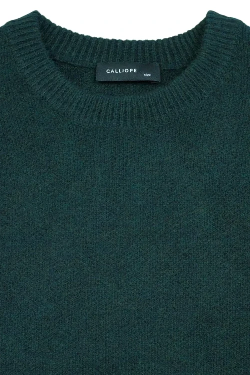 Calliope-meski-klasyczny-szmaragdowy-sweter-z-welna-zblizenie.webp