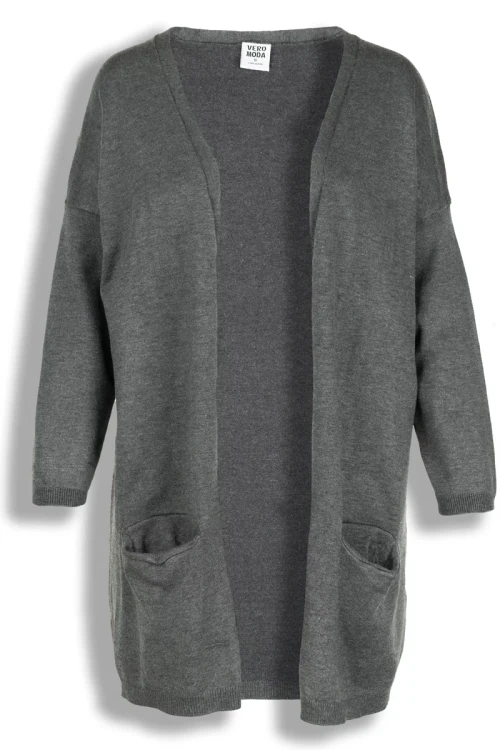 Vero-Moda-grafitowa-narzuta-kieszenie-oversize-glowne.webp
