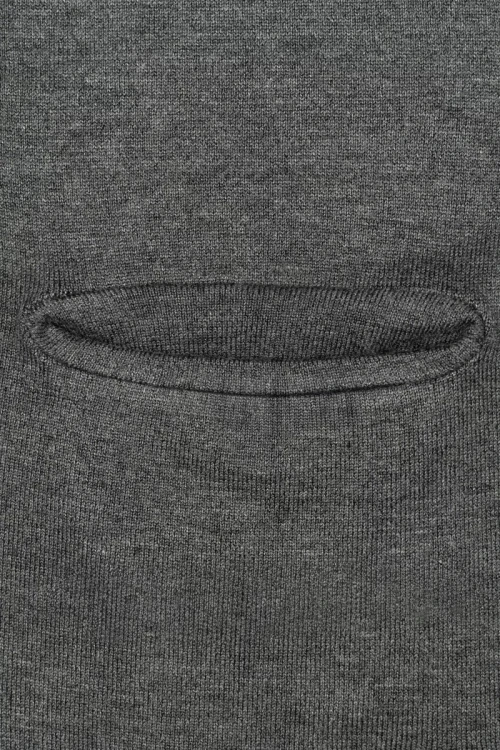 Vero-Moda-grafitowa-narzuta-kieszenie-oversize-zblizenie2.webp