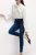 New-Look-granatowe-damskie-spodnie-jeansy-Emilee-modelka-przod2.webp