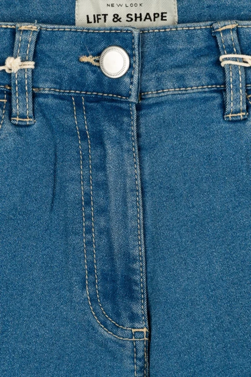 New-Look-jasne-jeansowe-damskie-spodnie-jeansy-Emilee-zblizenie.webp