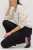 M&S-Lily-Slim-czarne-jeansowe-spodnie-skinny-jeansy-modelka-zblizenie.webp