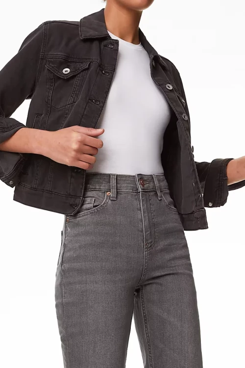 M&S-Lily-Slim-grafitowe-jeansowe-spodnie-skinny-jeansy-modelka-zblizenie.webp