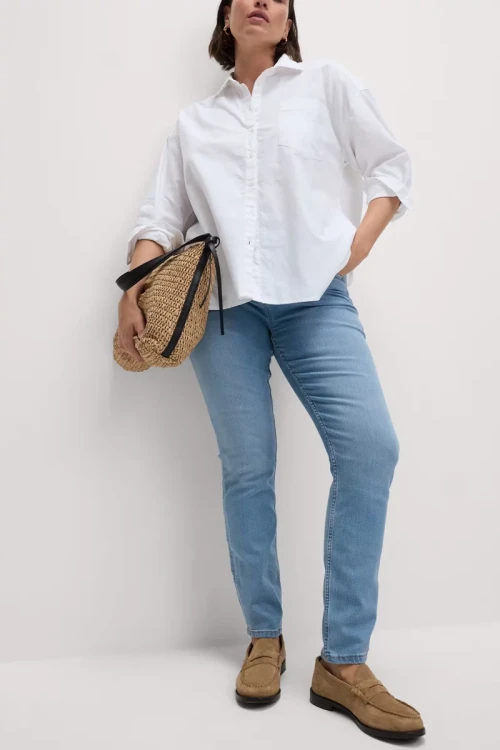 M&S-Lily-Slim-jasne-jeansowe-spodnie-skinny-jeansy-modelka-przod2.webp