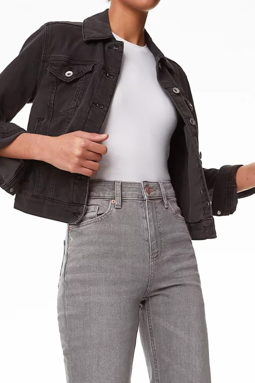 M&S-Lily-Slim-szare-jeansowe-spodnie-skinny-jeansy-modelka-zblizenie.webp