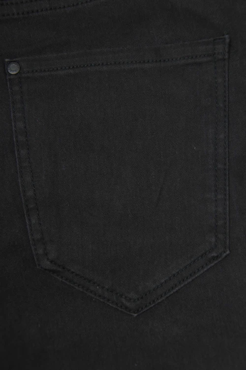 h&amp;m-czarne-spodnie-wysoki-stan-modelka-zblizenie3.jpg