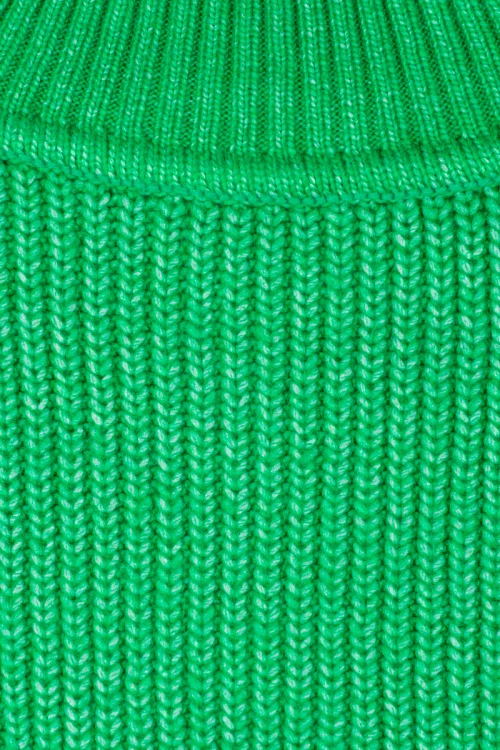 F&F-zielony-sweter-stojka-zblizenie.jpg