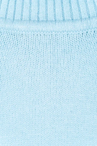 Malfini-blekitny-sweter-golf-zblizenie.webp