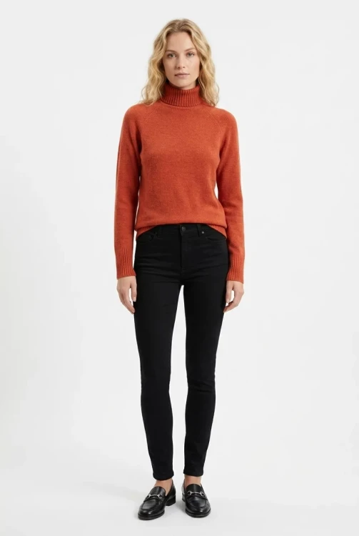 Malfini-ceglasty-sweter-golf-modelka.webp