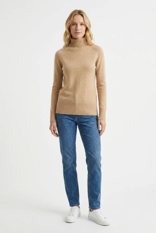 Malfini-bezowy-sweter-golf-modelka.png