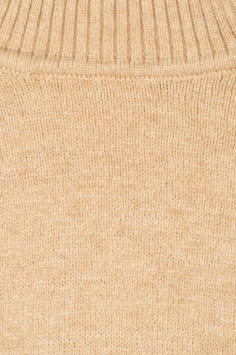 Malfini-bezowy-sweter-golf-zblizenie.jpg