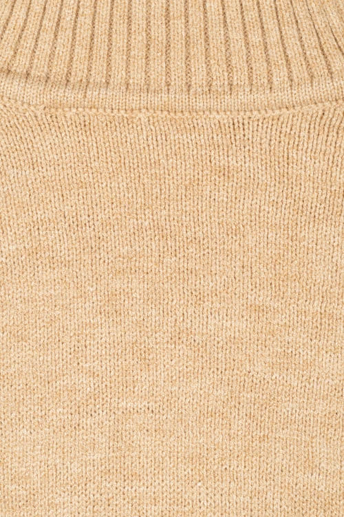 Malfini-bezowy-sweter-golf-zblizenie.jpg