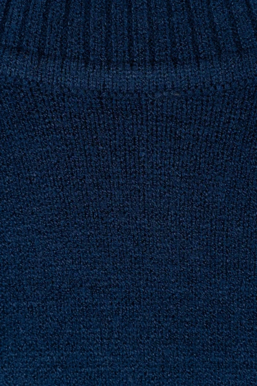 Malfini-granatowy-sweter-golf-zblizenie.webp
