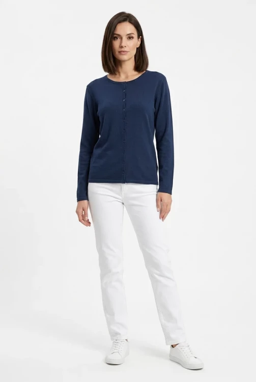 Evans-granatowy-sweter-kardigan-modelka.webp