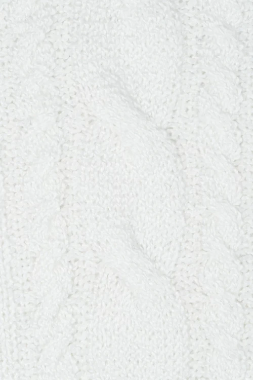 Isle-bialy-sweter-warkocze-zblizenie2.webp