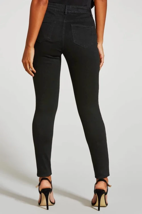 Papaya-April-Super-Skinny-czarne- spodnie-jeansy-modelka-tyl2.webp