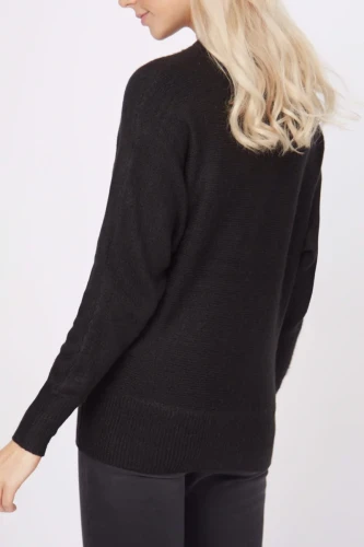 George-czarny-luzny-sweter-oversize-modelka-tyl.webp