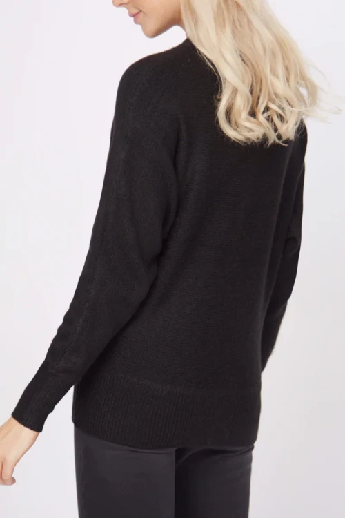 George-czarny-luzny-sweter-oversize-modelka-tyl.webp
