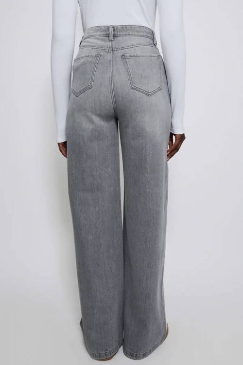 George-szare-szerokie-spodnie-jeansy-wide-leg-wysoki-stan-modelka-tyl.webp