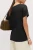 M&S-czarna-lniana-bluzka-t-shirt-modal-modelka-tyl.webp