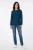 Yours-granatowy-damski-zdobiony-sweter-modelka.webp