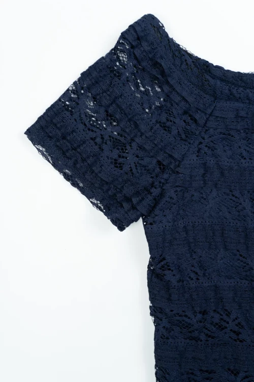 Dorothy-Perkins-granatowa-bluzka-z-koronka-zblizenie2.webp