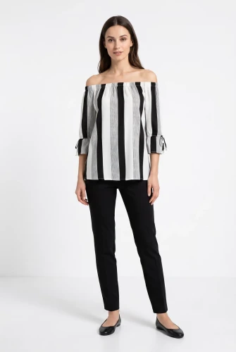 Primark-bluzka-w-paski-hiszpanka-modelka.webp