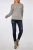 Dorothy-Perkins-szary-sweter-sploty-warkocze-modelka-przod2.webp