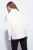 Nutmeg-kremowy-sweter-polgolf-modelka-tyl.webp