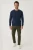 M&S-meski-granatowy-sweter-czysta-bawelna-model-przod2.webp