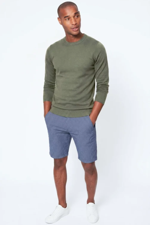 M&S-meski-khaki-sweter-czysta-bawelna-model-przod2.webp