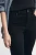 Next-czarne-damskie-jeansy-modelka-zblizenie.webp