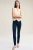 Next-granatowe-damskie-jeansy-modelka-przod2.webp