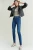 Next-ciemne-jeansy-modelka-przod3.webp